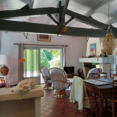 Villa Sur Grand Jardin Arbore Proche De La Plage فيلة *