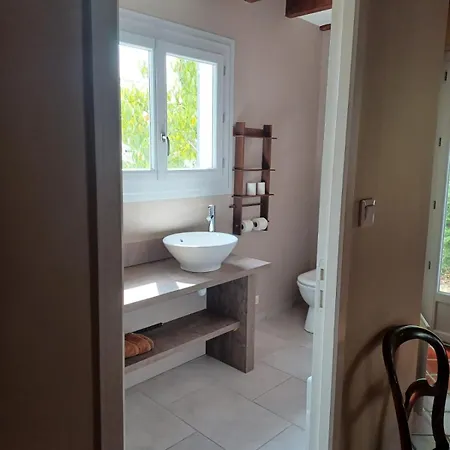 Villa Sur Grand Jardin Arbore Proche De La *
