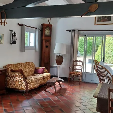 Villa Sur Grand Jardin Arbore Proche De La *